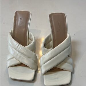 Forever 21 Women's Cream Mules